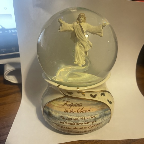 Bradford Exchange Musical Snow Globe 2016 Footprints in the Sand "Amazing Grace" - Picture 1 of 8